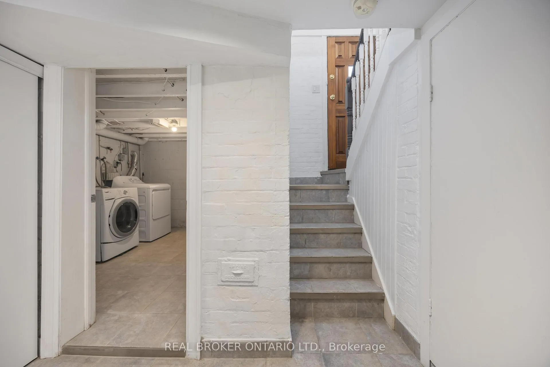 Photo 12 of 152 Pickering Street, Toronto, East End-Danforth — HOMEH