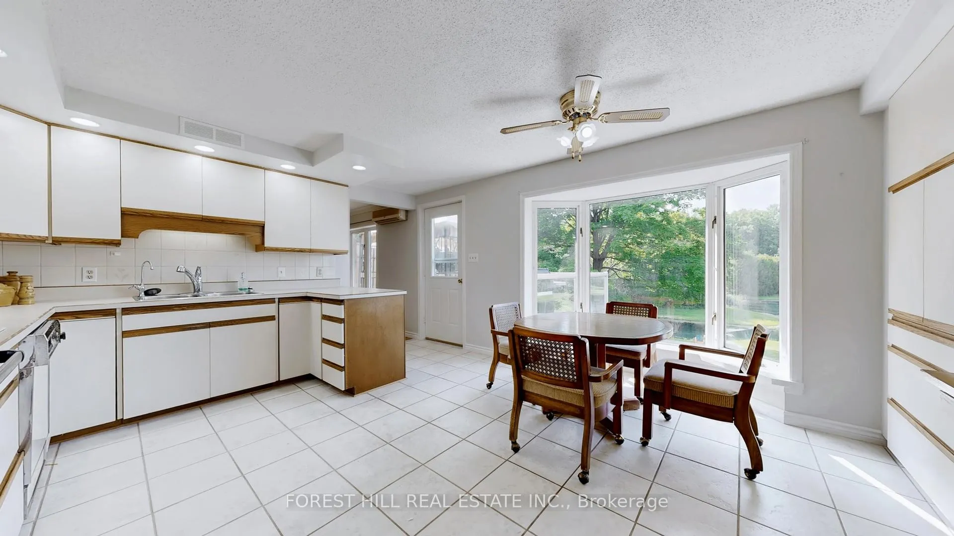 Photo 10 of 46 Maplewood Drive, Amaranth, Rural Amaranth — HOMEH