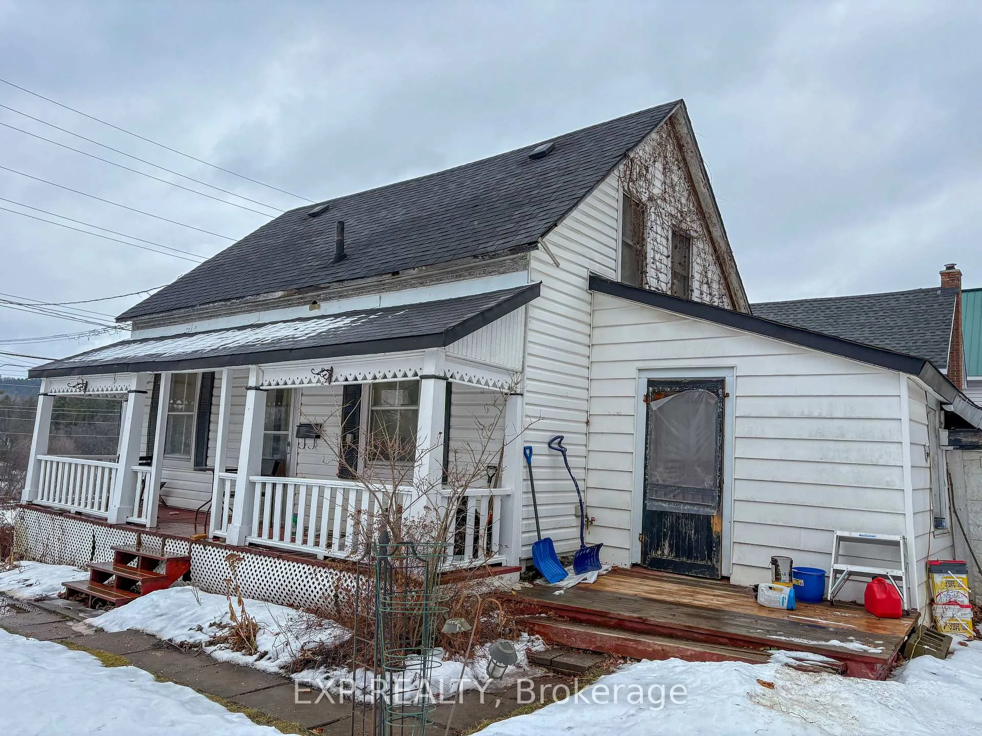 Photo 3 of 37 Mutual Avenue, Renfrew — HOMEH