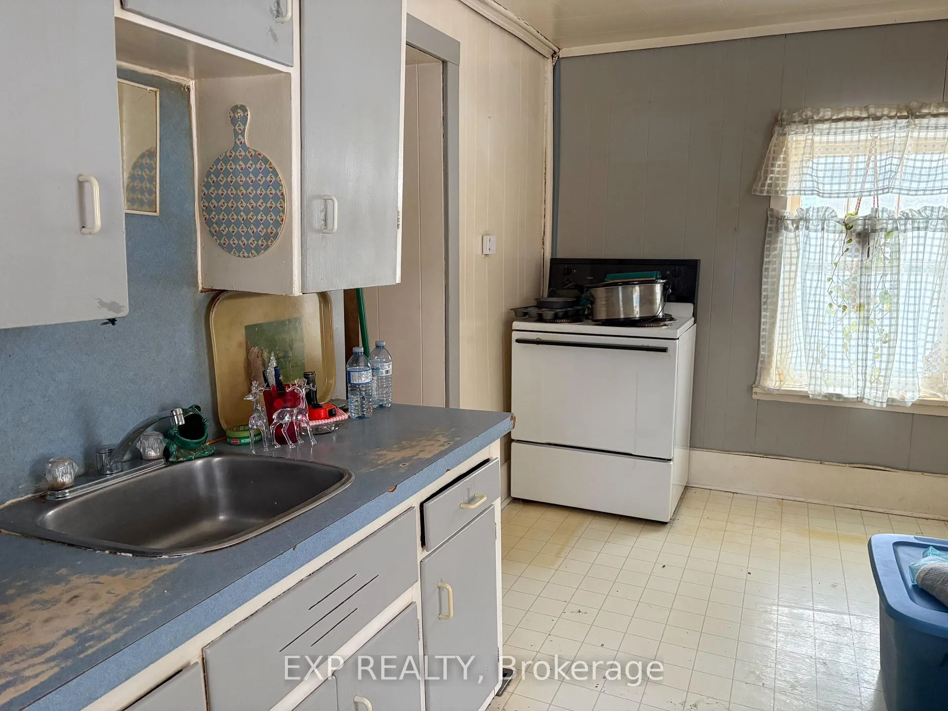 Photo 4 of 37 Mutual Avenue, Renfrew — HOMEH