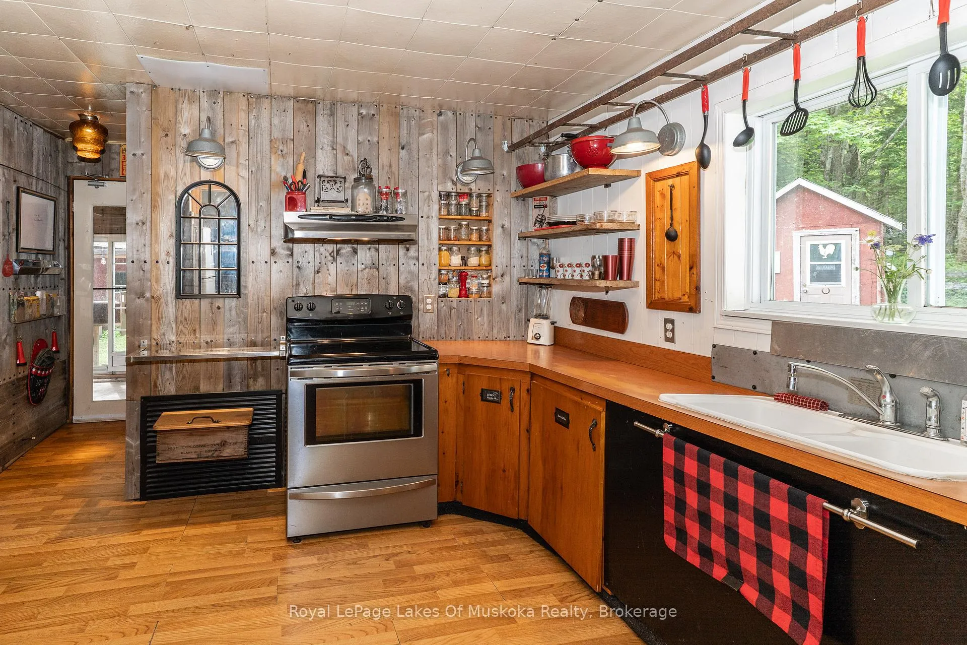 Photo 3 of 32 Old Rainy Lake Road, McMurrich/Monteith, Sprucedale — HOMEH