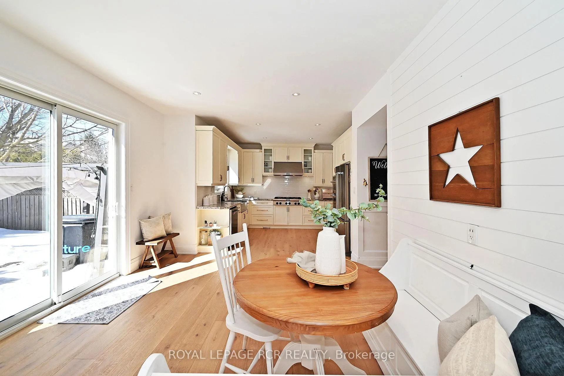 Photo 9 of 99 Deerhorn Crescent, Aurora, Aurora Highlands — HOMEH
