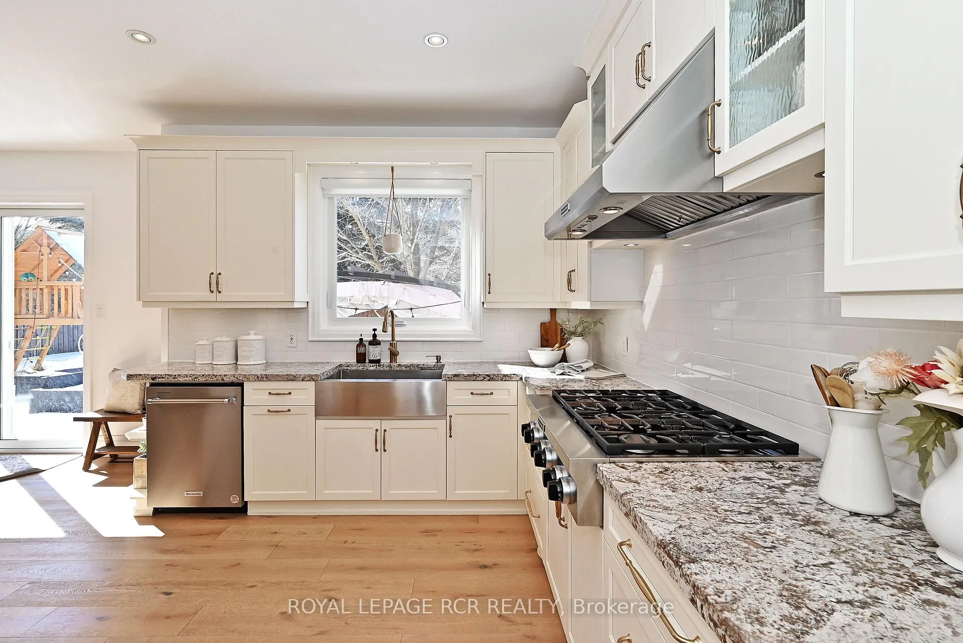 Photo 12 of 99 Deerhorn Crescent, Aurora, Aurora Highlands — HOMEH