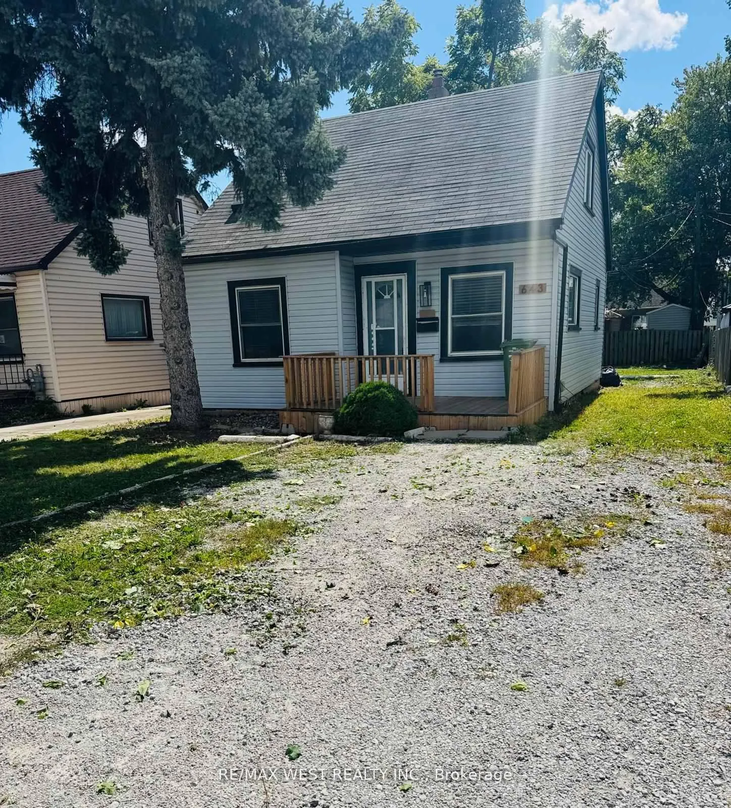 Front of 643 Charles Street E