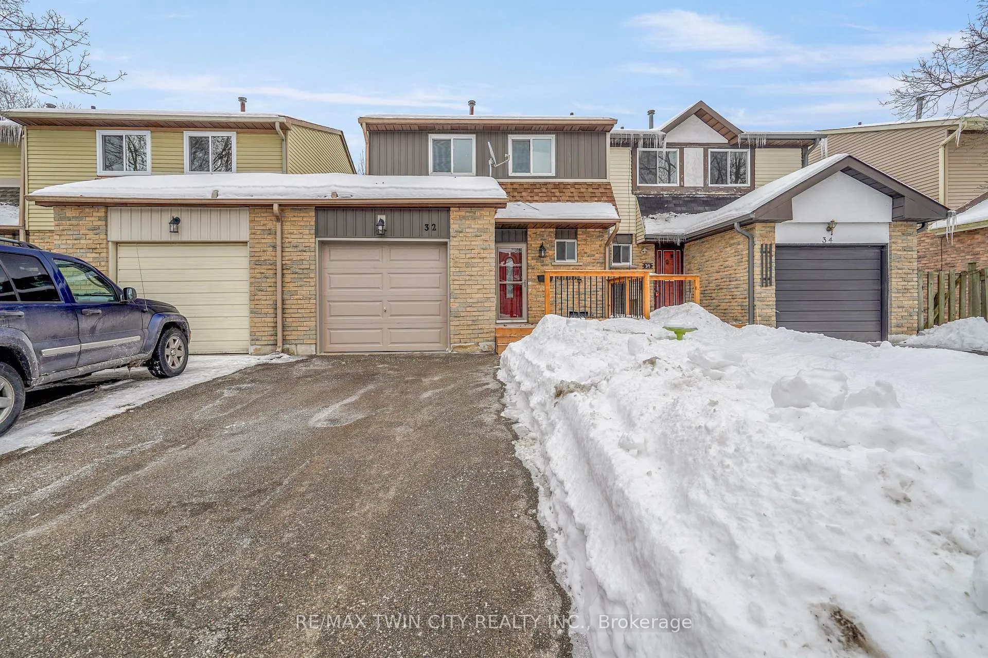 Photo 2 of 32 Parkside Drive, Brant, Paris — HOMEH