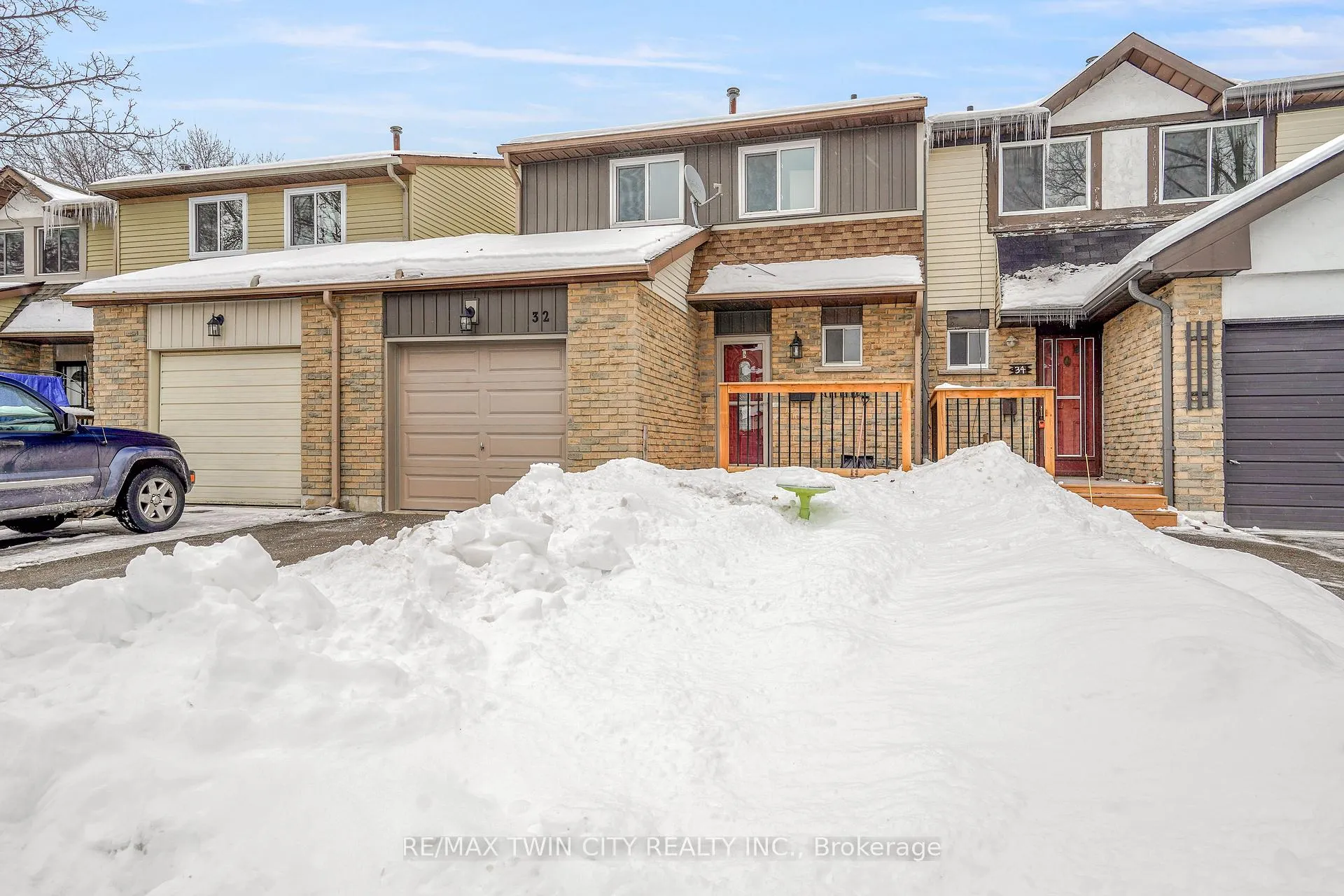 Photo 3 of 32 Parkside Drive, Brant, Paris — HOMEH