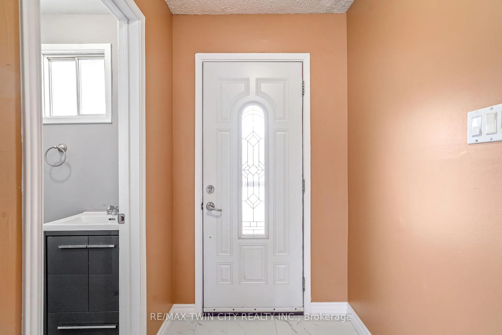 Photo 8 of 32 Parkside Drive, Brant, Paris — HOMEH