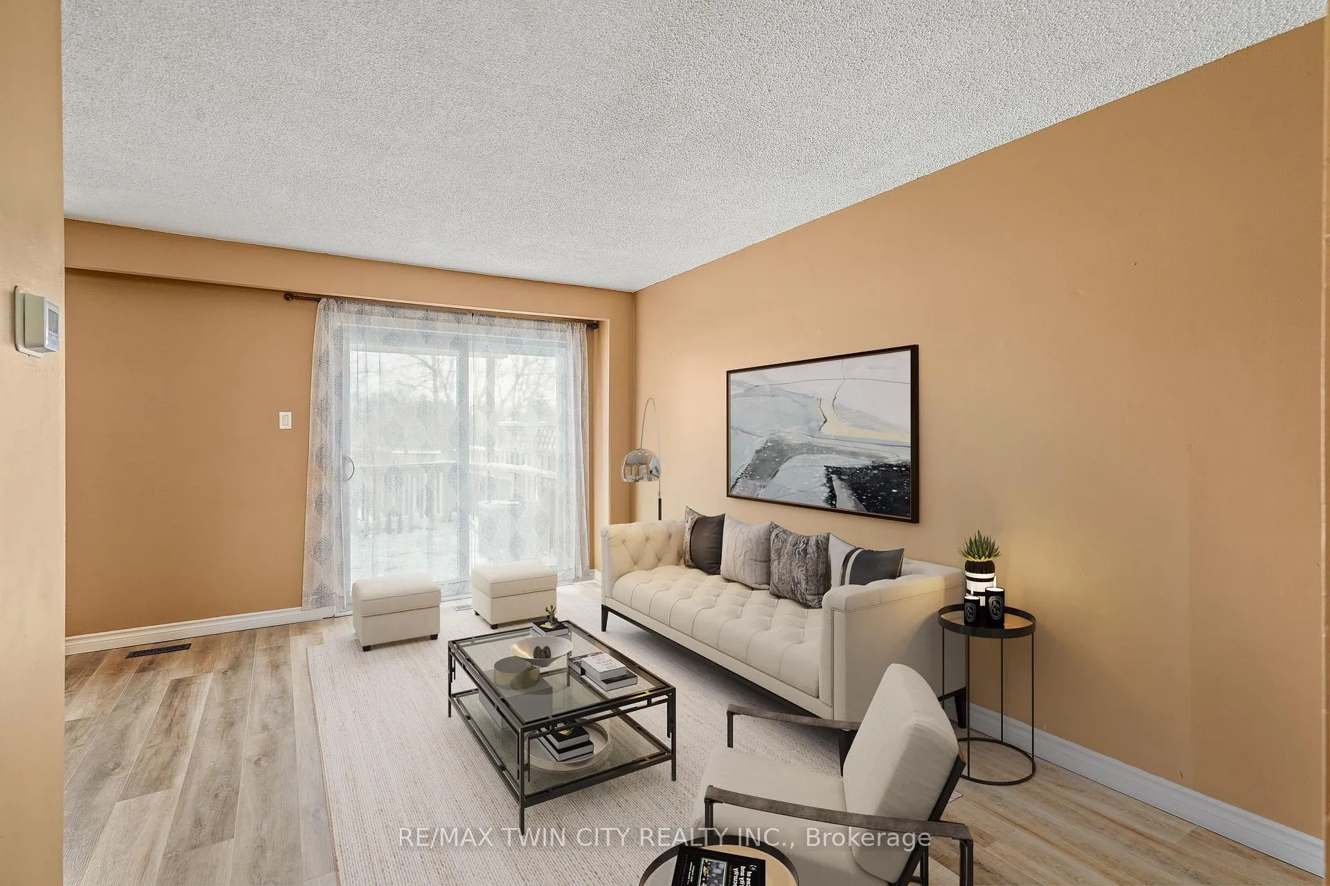 Photo 9 of 32 Parkside Drive, Brant, Paris — HOMEH