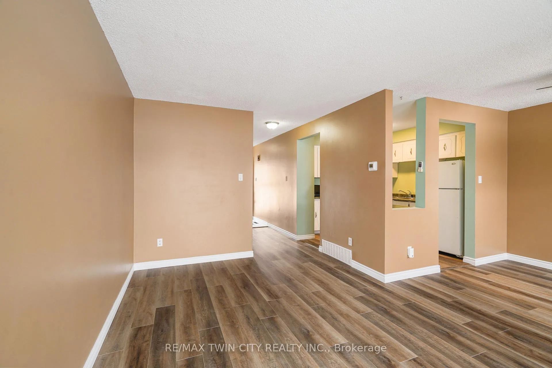 Photo 12 of 32 Parkside Drive, Brant, Paris — HOMEH