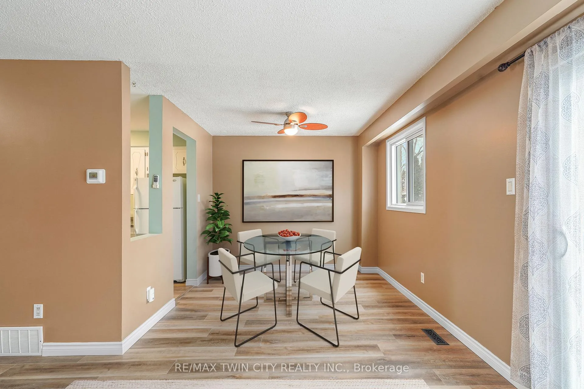 Photo 13 of 32 Parkside Drive, Brant, Paris — HOMEH