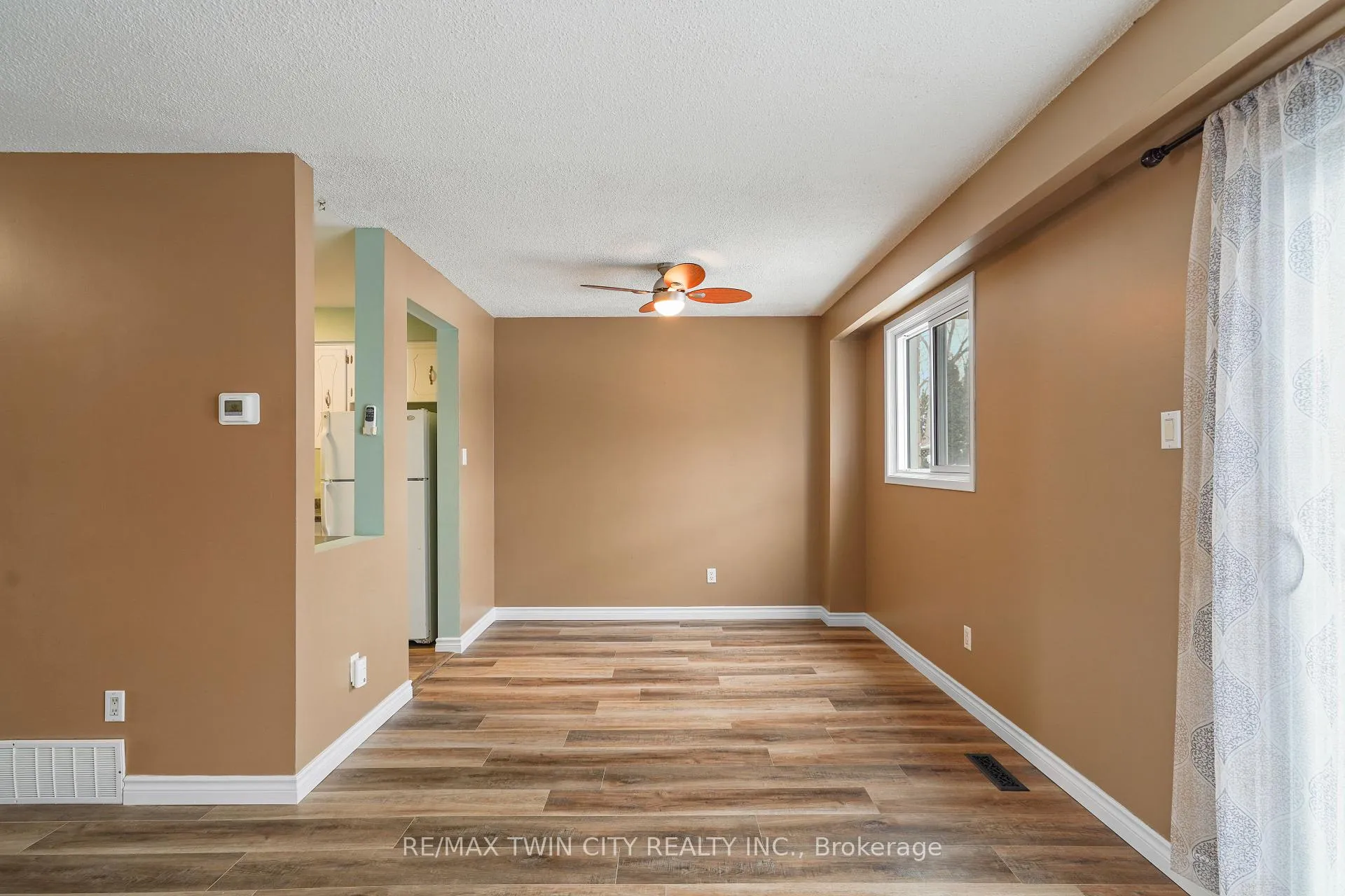 Photo 14 of 32 Parkside Drive, Brant, Paris — HOMEH