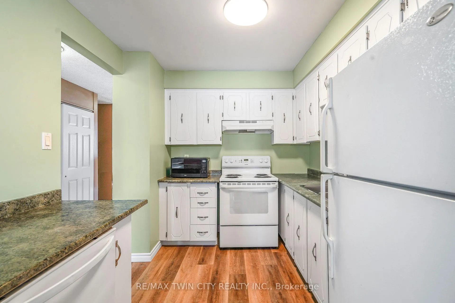 Photo 16 of 32 Parkside Drive, Brant, Paris — HOMEH