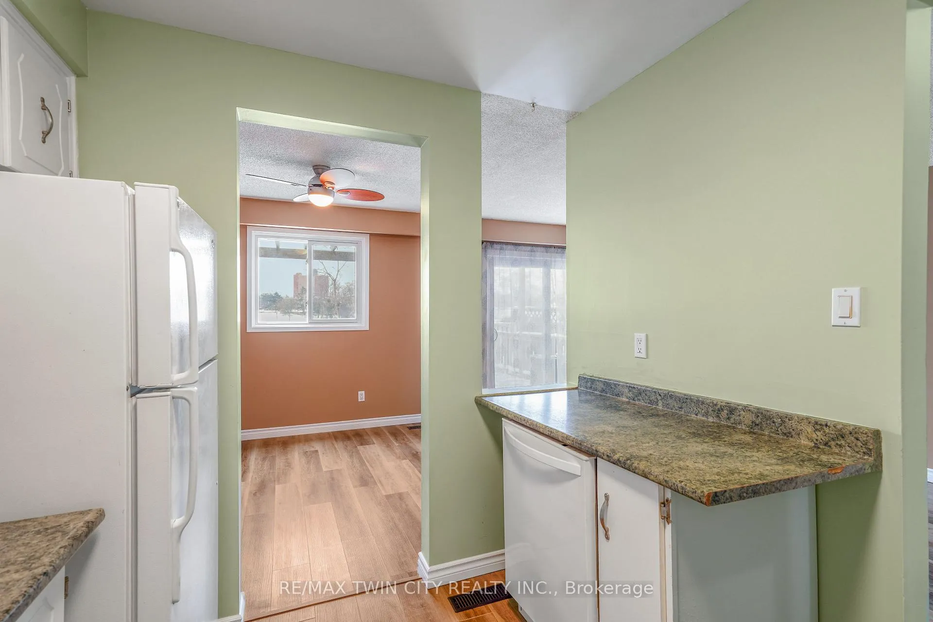 Photo 17 of 32 Parkside Drive, Brant, Paris — HOMEH