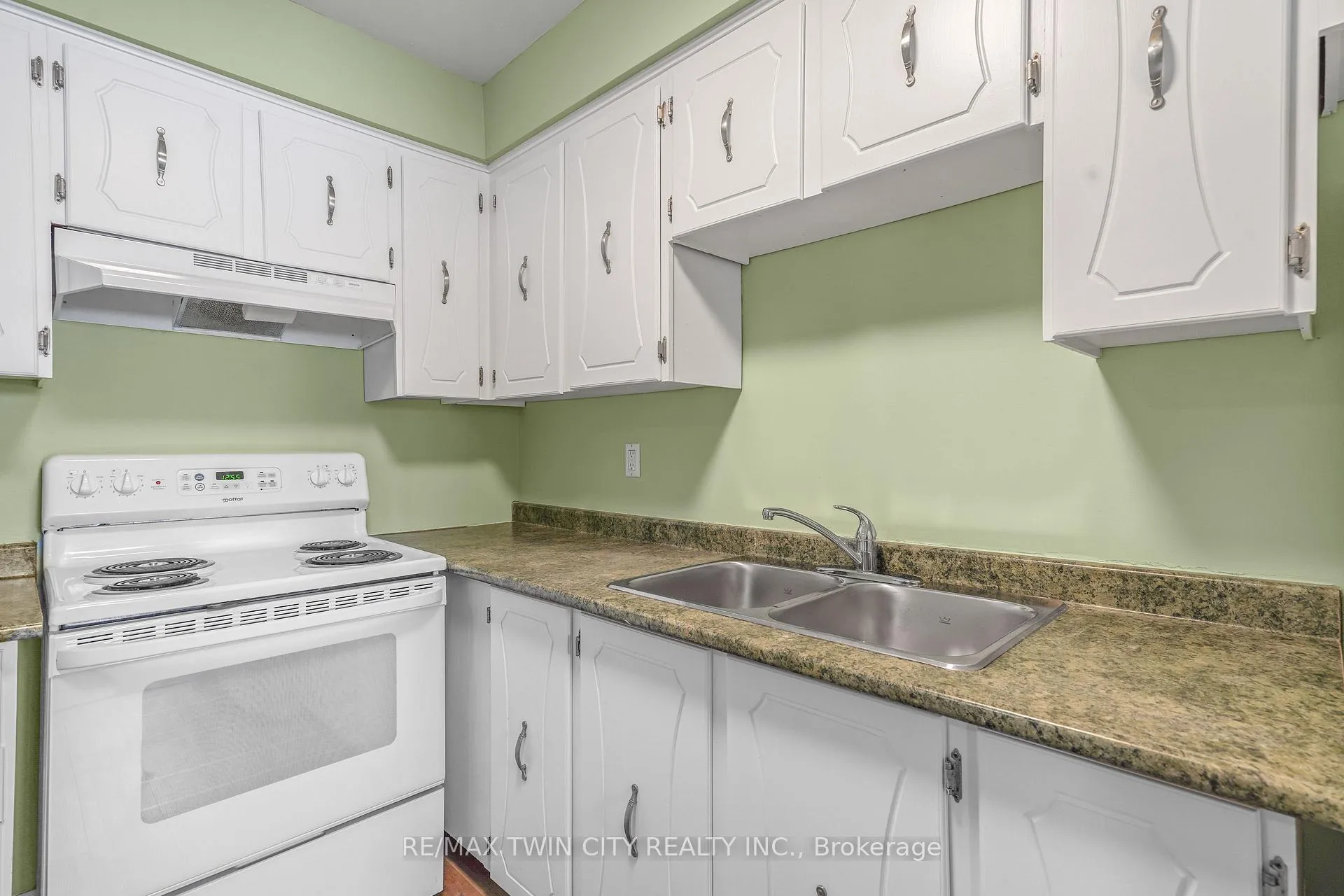 Photo 18 of 32 Parkside Drive, Brant, Paris — HOMEH
