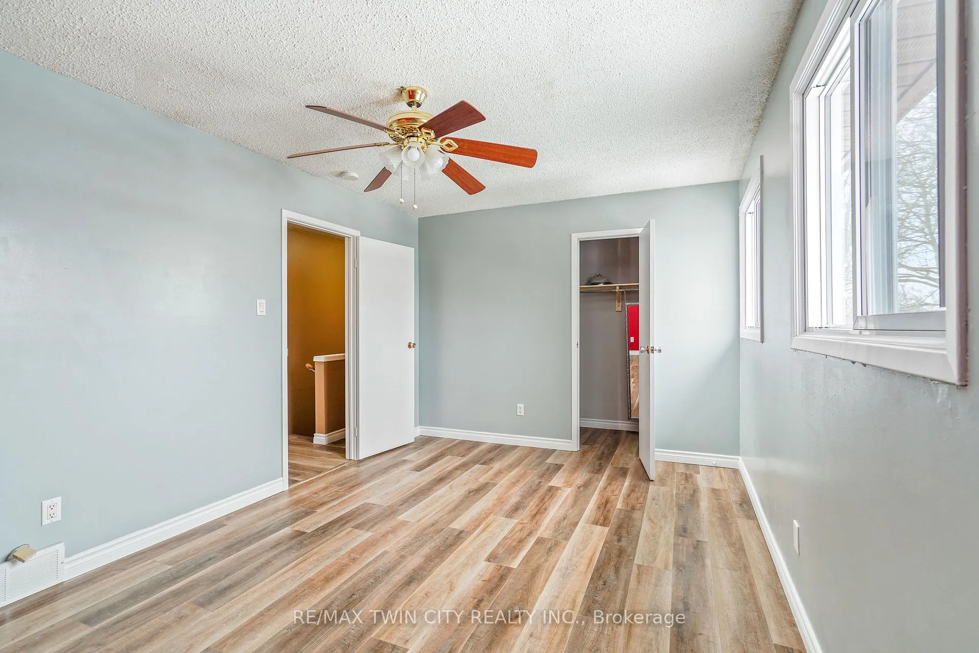 Photo 23 of 32 Parkside Drive, Brant, Paris — HOMEH