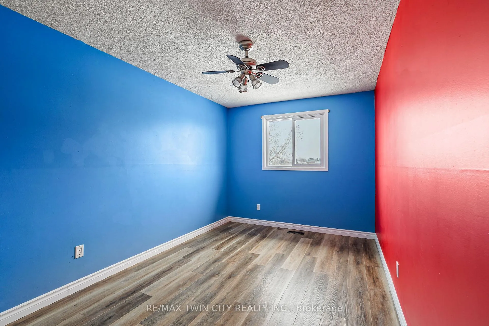 Photo 25 of 32 Parkside Drive, Brant, Paris — HOMEH