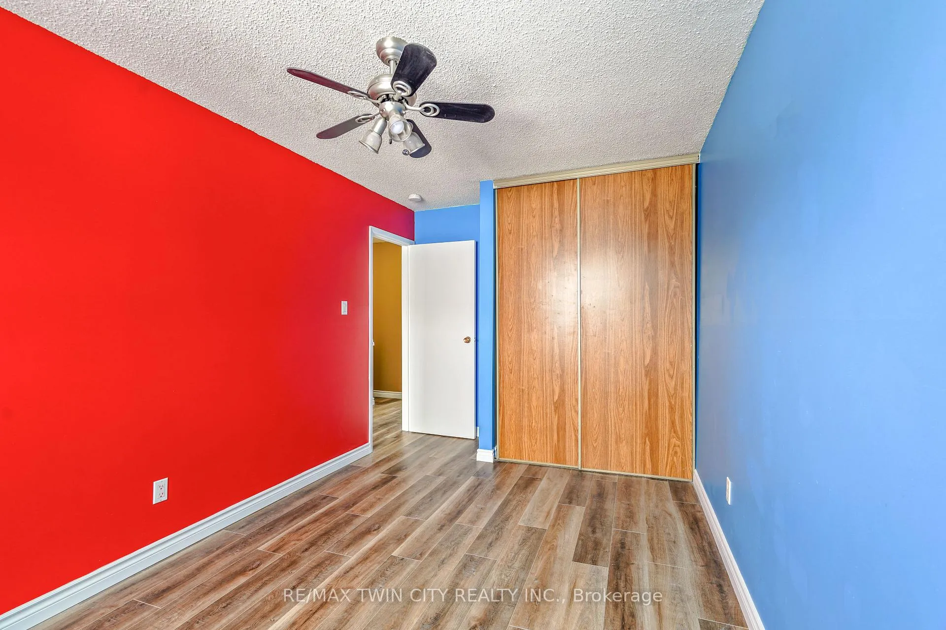 Photo 26 of 32 Parkside Drive, Brant, Paris — HOMEH