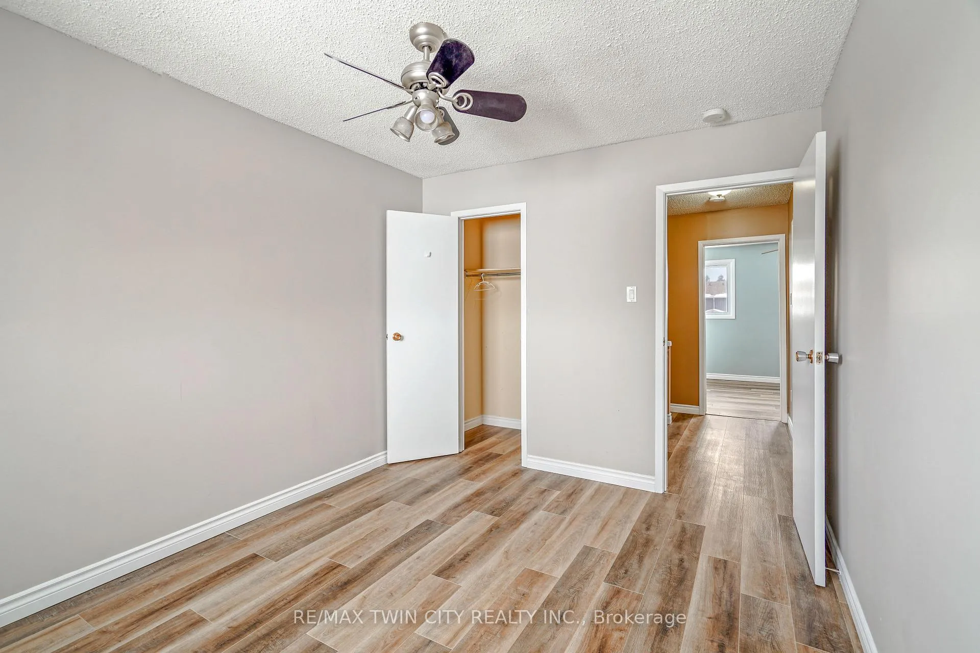 Photo 29 of 32 Parkside Drive, Brant, Paris — HOMEH