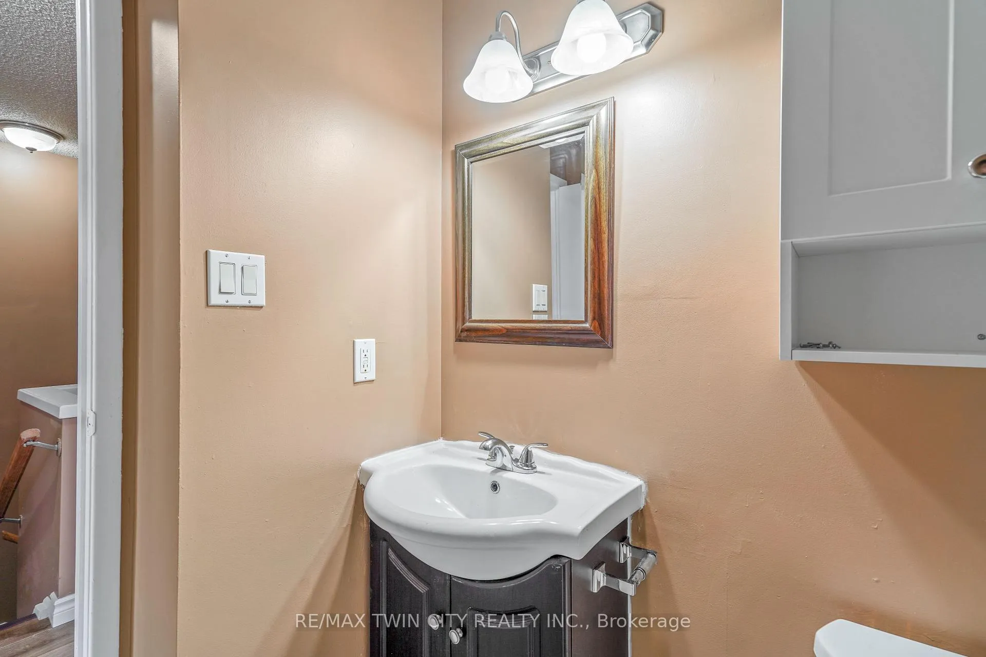 Photo 30 of 32 Parkside Drive, Brant, Paris — HOMEH