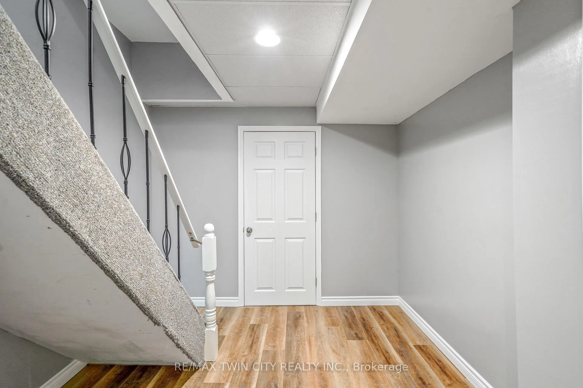 Photo 33 of 32 Parkside Drive, Brant, Paris — HOMEH