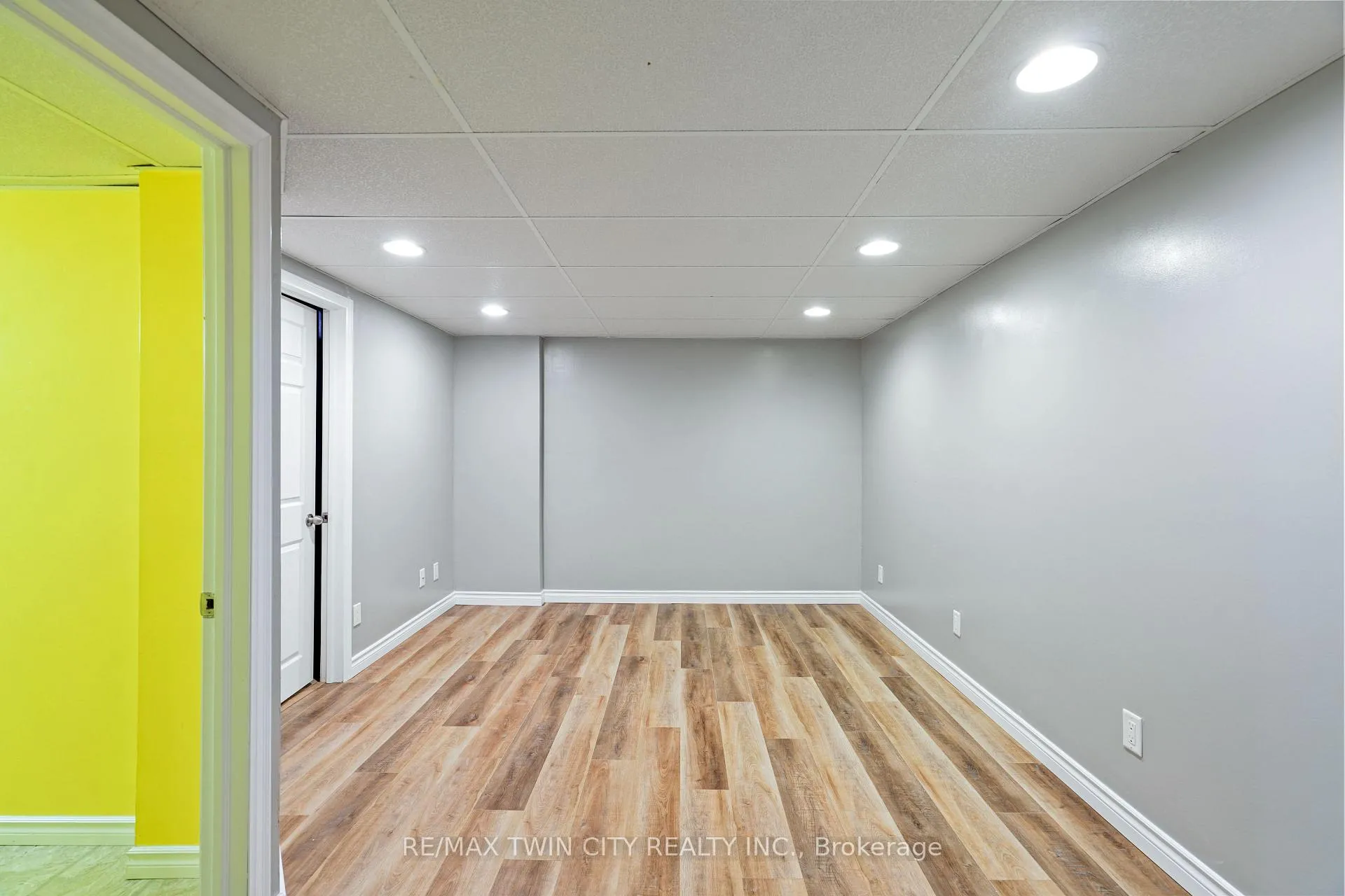 Photo 35 of 32 Parkside Drive, Brant, Paris — HOMEH