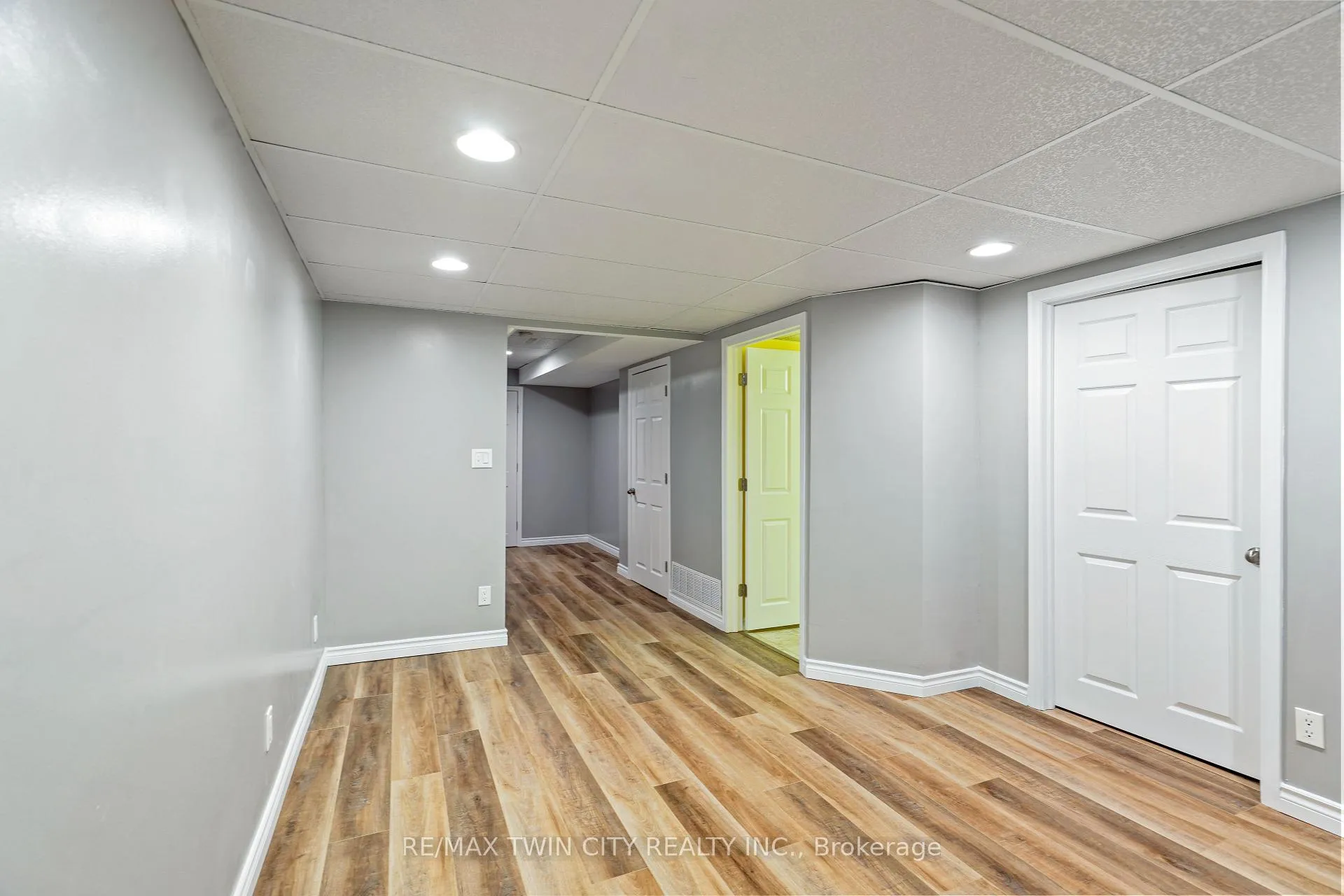 Photo 37 of 32 Parkside Drive, Brant, Paris — HOMEH