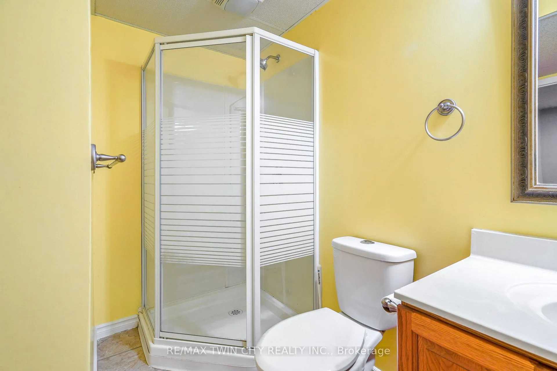 Photo 40 of 32 Parkside Drive, Brant, Paris — HOMEH