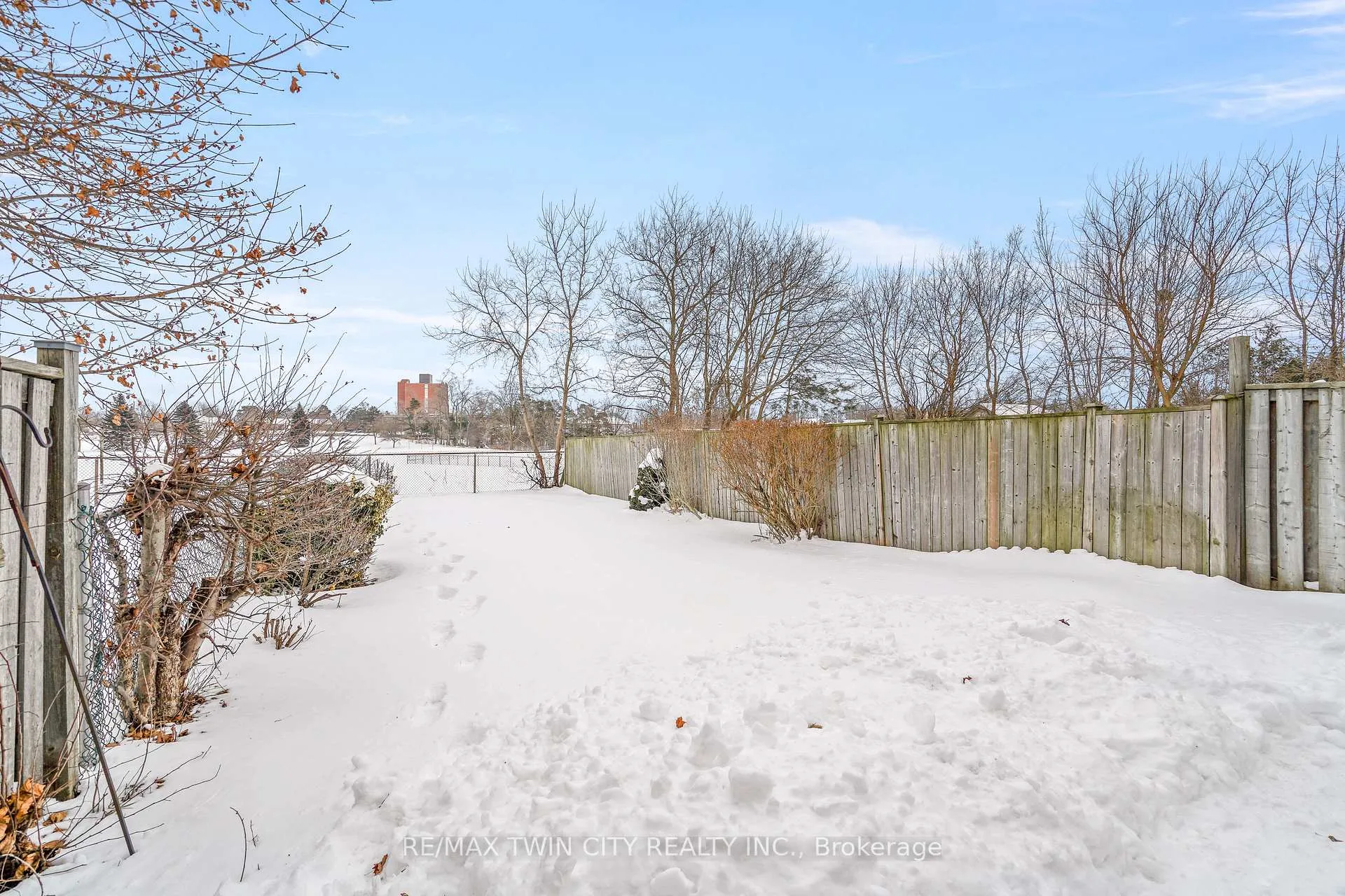 Photo 46 of 32 Parkside Drive, Brant, Paris — HOMEH