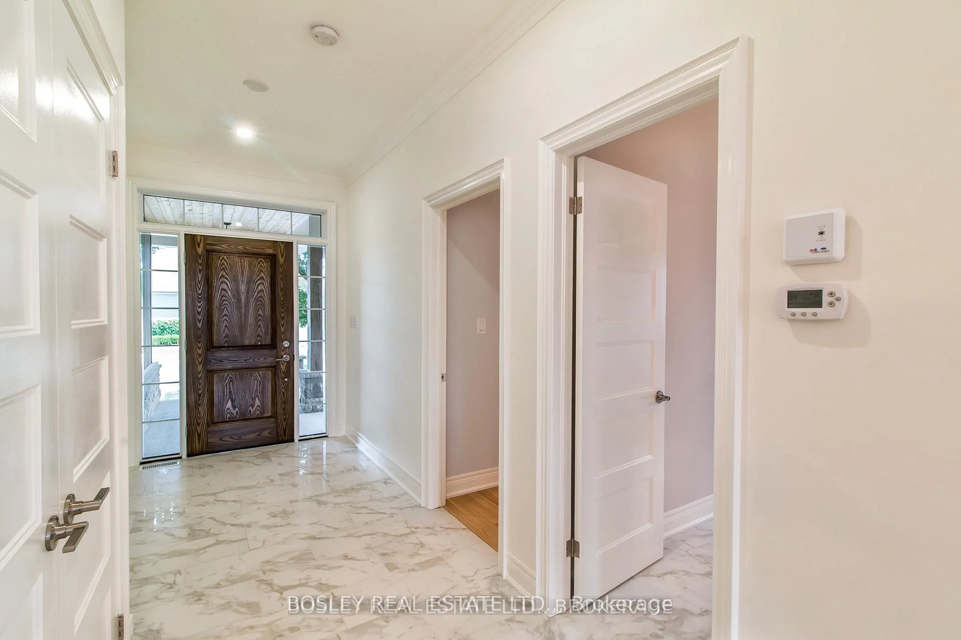 Photo 9 of 6168 Curlin Crescent, Niagara Falls, Forestview — HOMEH