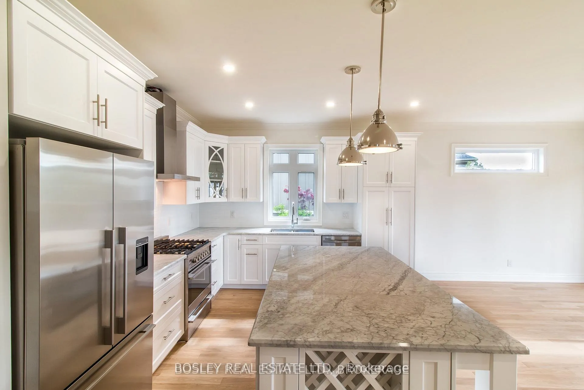 Photo 11 of 6168 Curlin Crescent, Niagara Falls, Forestview — HOMEH