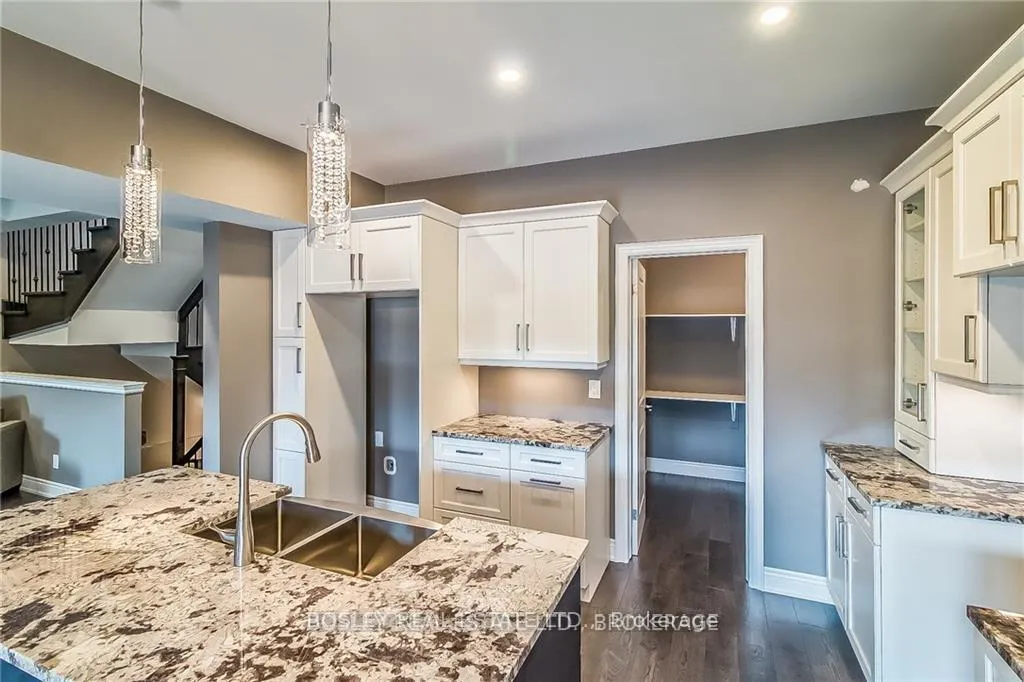 Photo 13 of 6168 Curlin Crescent, Niagara Falls, Forestview — HOMEH