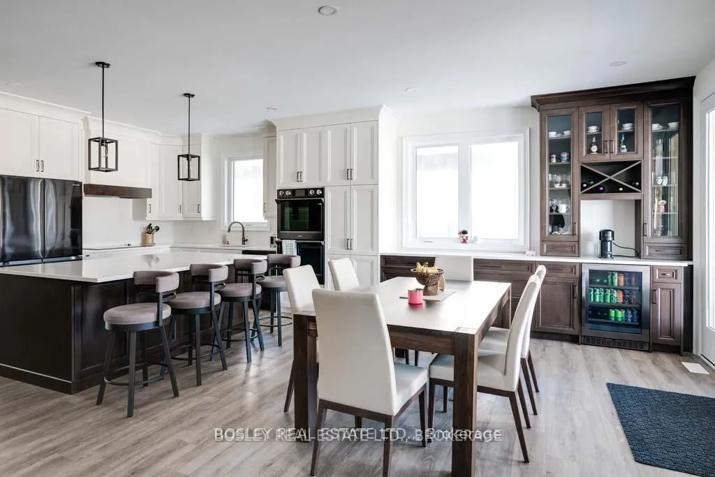 Photo 14 of 6168 Curlin Crescent, Niagara Falls, Forestview — HOMEH