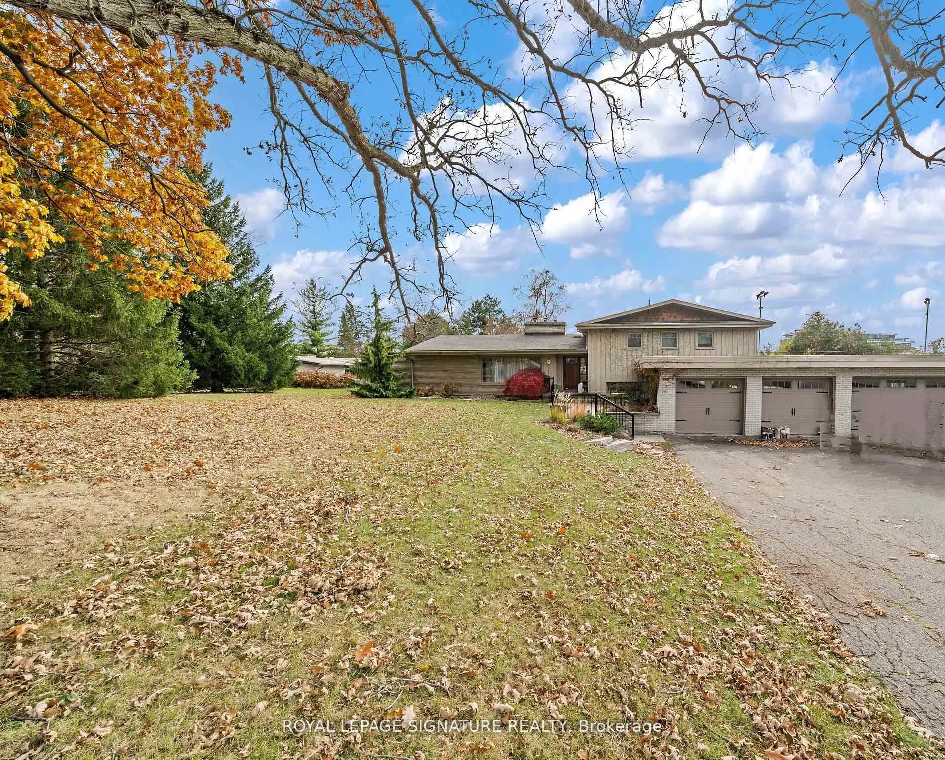 Photo 2 of 83 Sylvadene Parkway, Vaughan, East Woodbridge — HOMEH