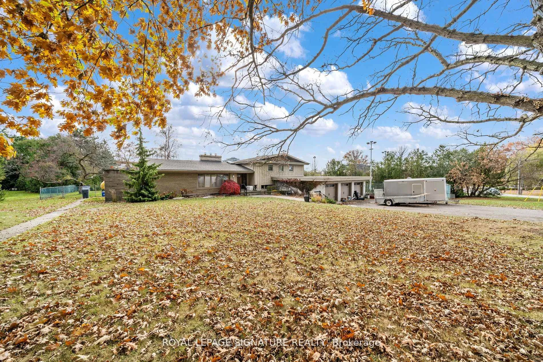 Photo 5 of 83 Sylvadene Parkway, Vaughan, East Woodbridge — HOMEH