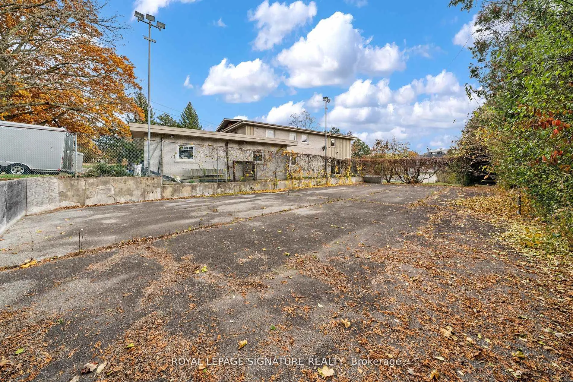 Photo 6 of 83 Sylvadene Parkway, Vaughan, East Woodbridge — HOMEH
