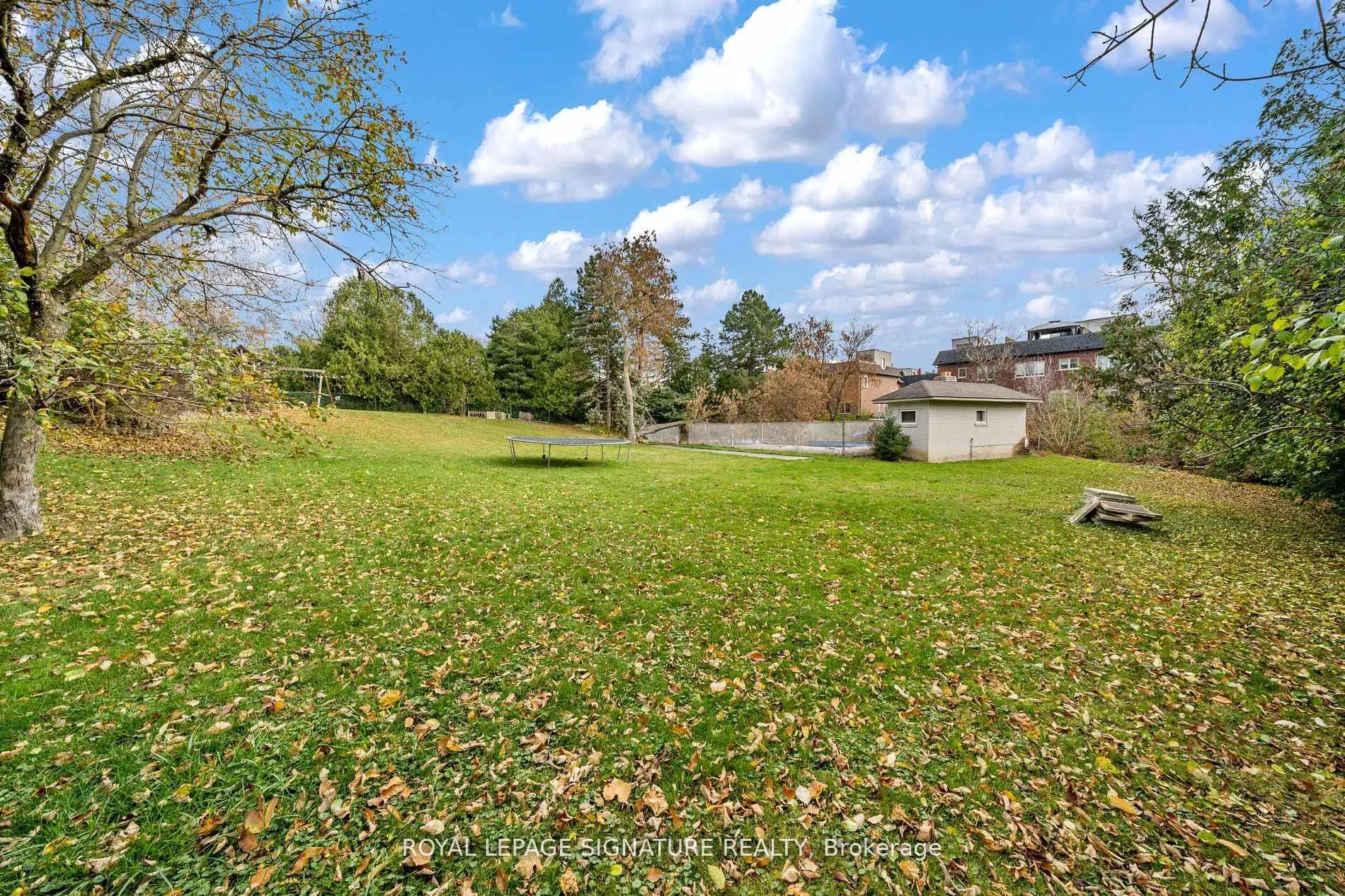 Photo 7 of 83 Sylvadene Parkway, Vaughan, East Woodbridge — HOMEH