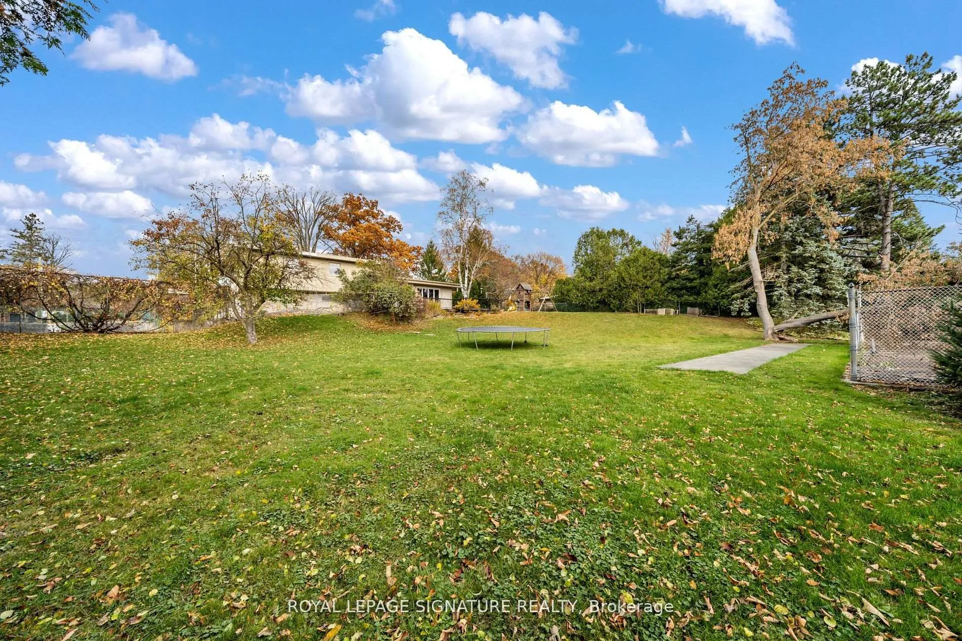 Photo 11 of 83 Sylvadene Parkway, Vaughan, East Woodbridge — HOMEH