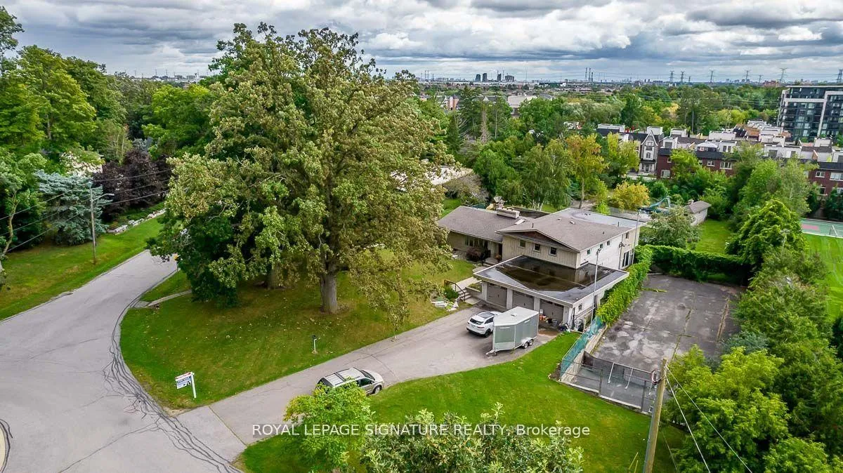 Photo 22 of 83 Sylvadene Parkway, Vaughan, East Woodbridge — HOMEH