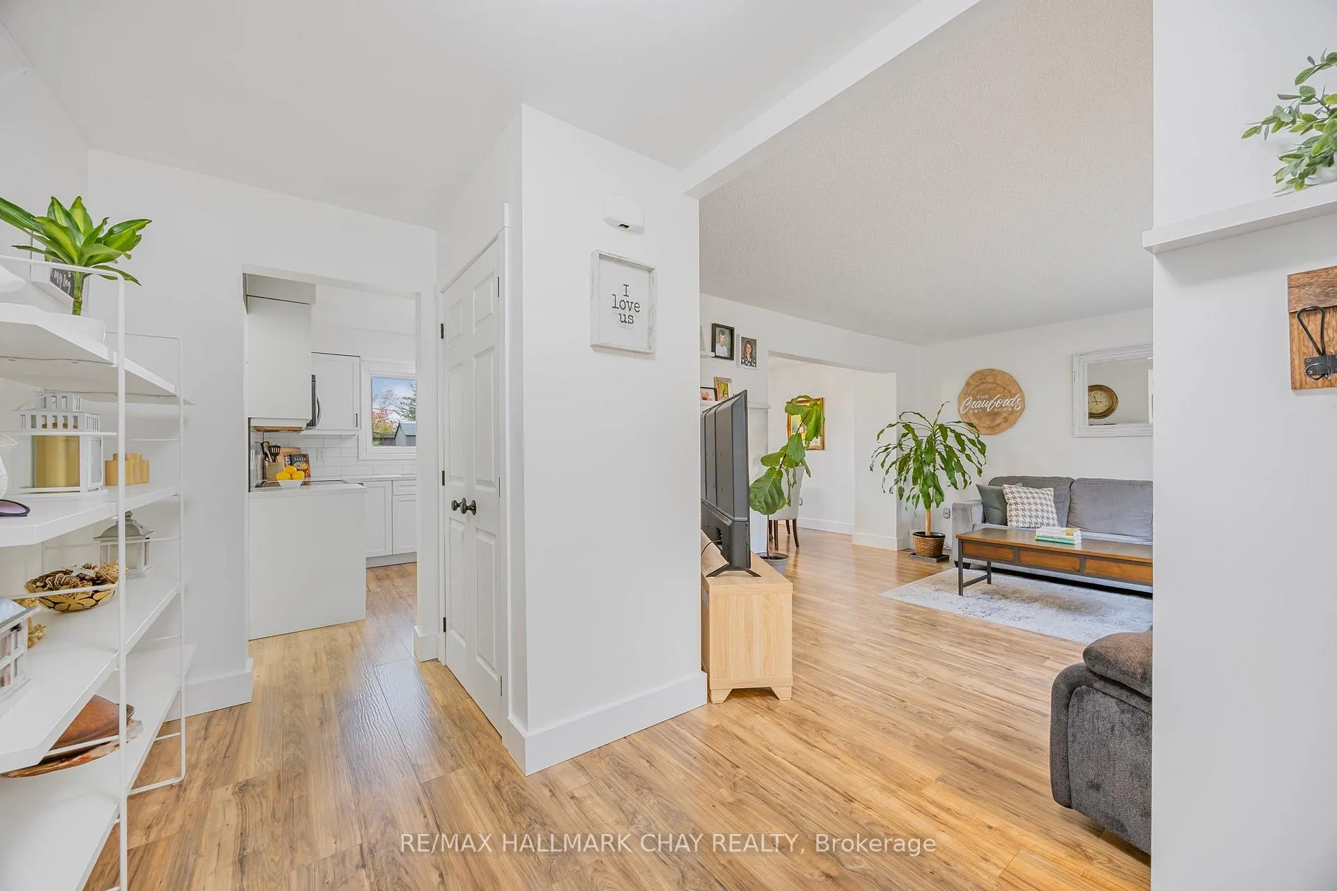 Photo 2 of 46 Farmingdale Crescent, Barrie, Cundles East — HOMEH