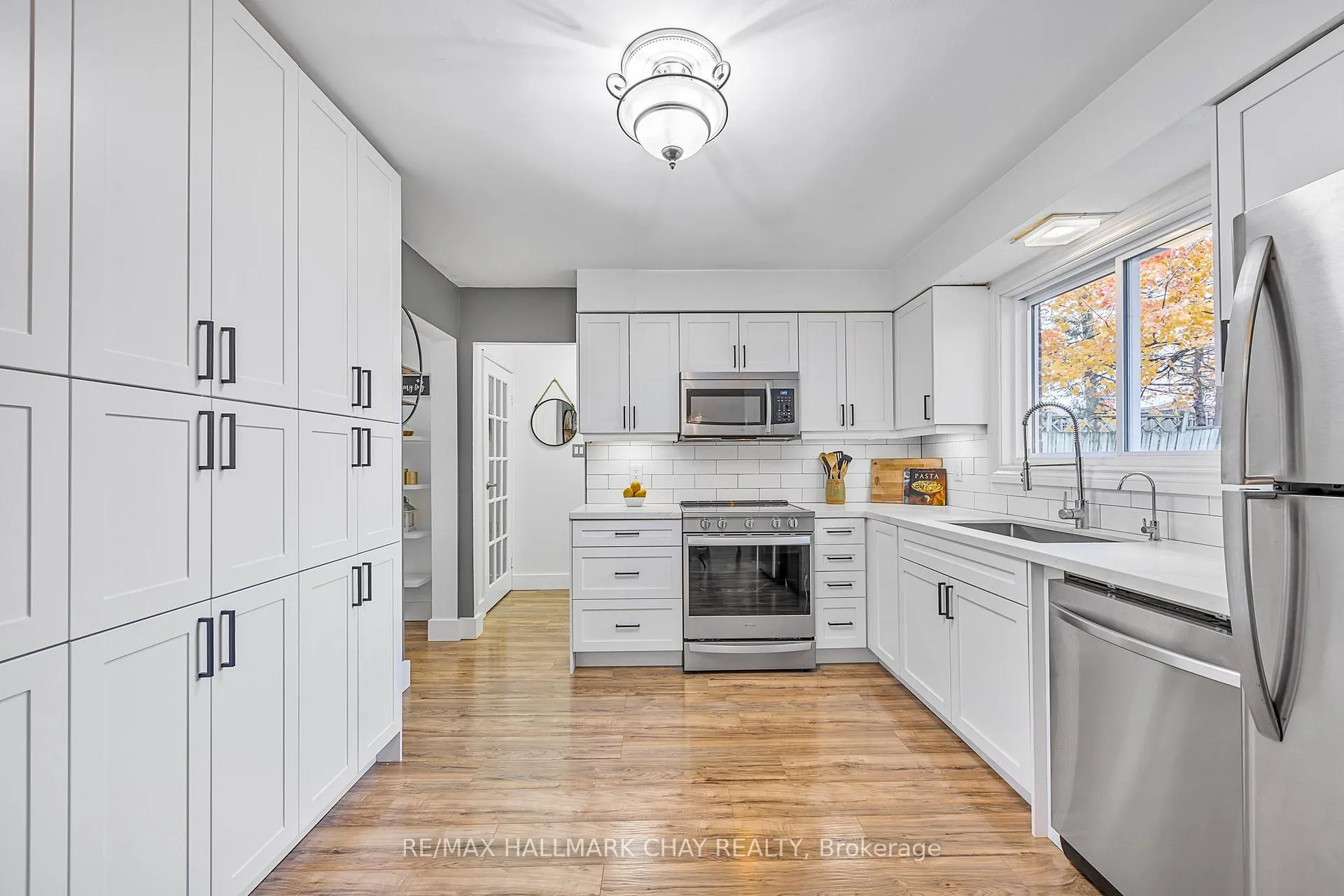 Photo 6 of 46 Farmingdale Crescent, Barrie, Cundles East — HOMEH