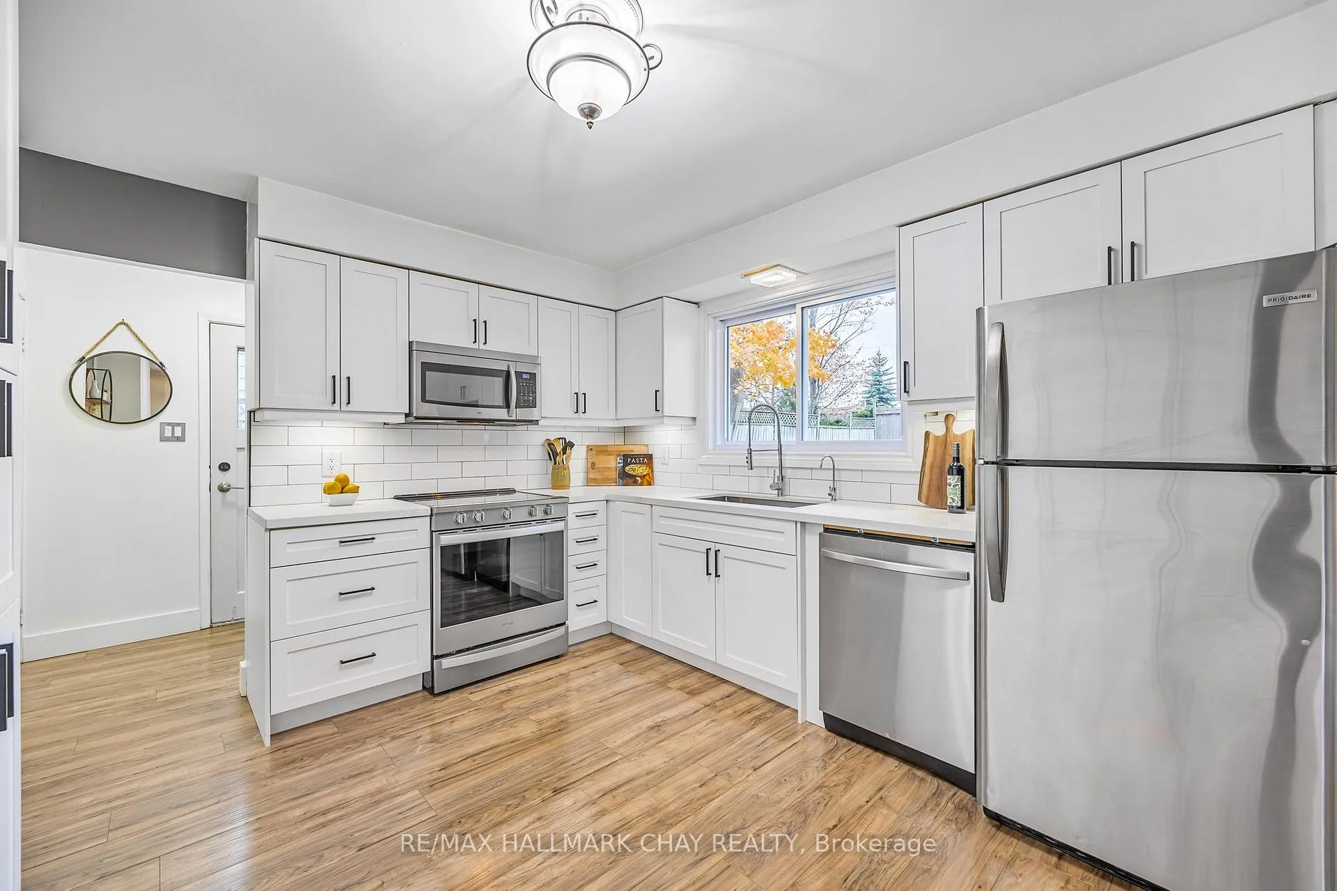 Photo 7 of 46 Farmingdale Crescent, Barrie, Cundles East — HOMEH