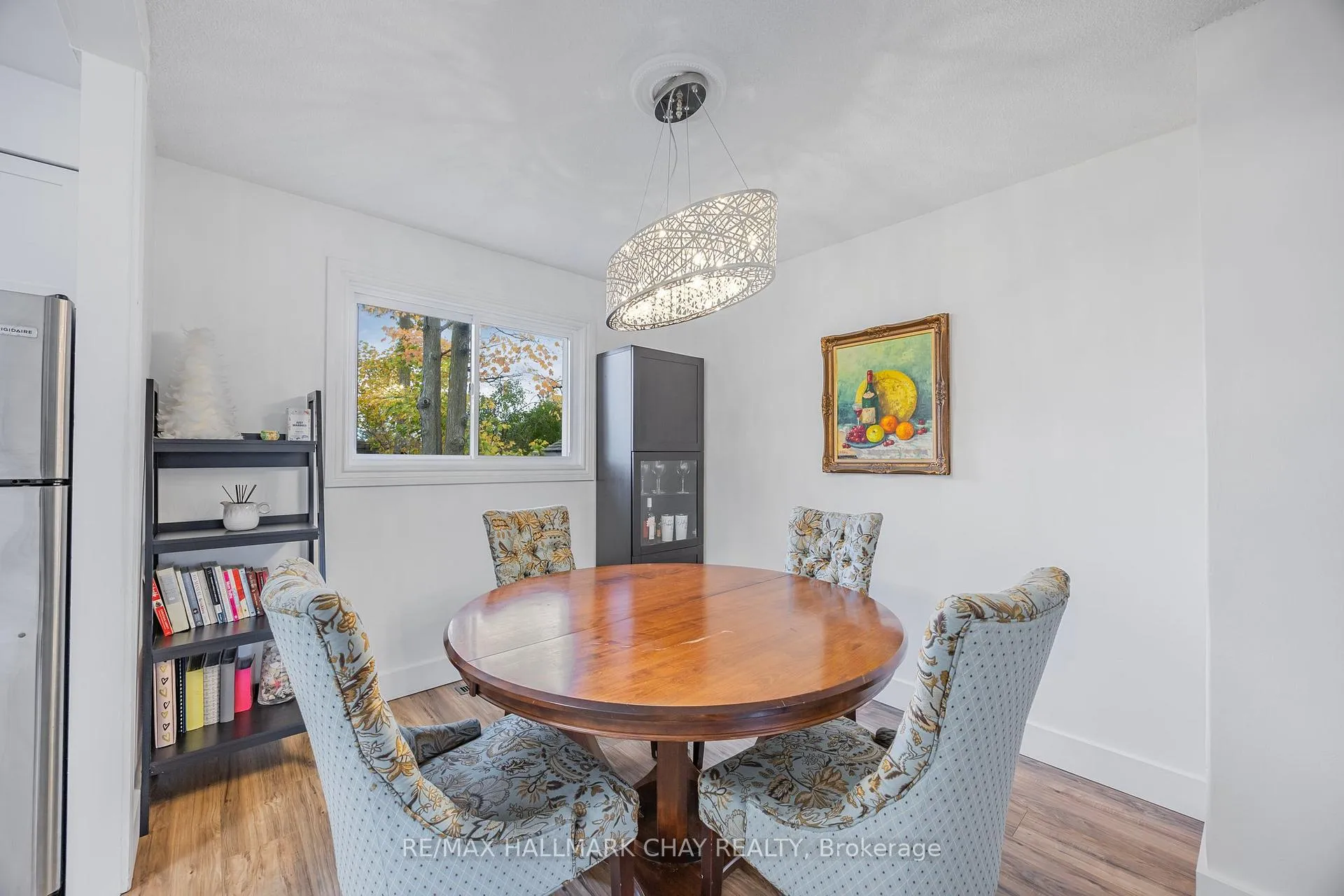 Photo 9 of 46 Farmingdale Crescent, Barrie, Cundles East — HOMEH