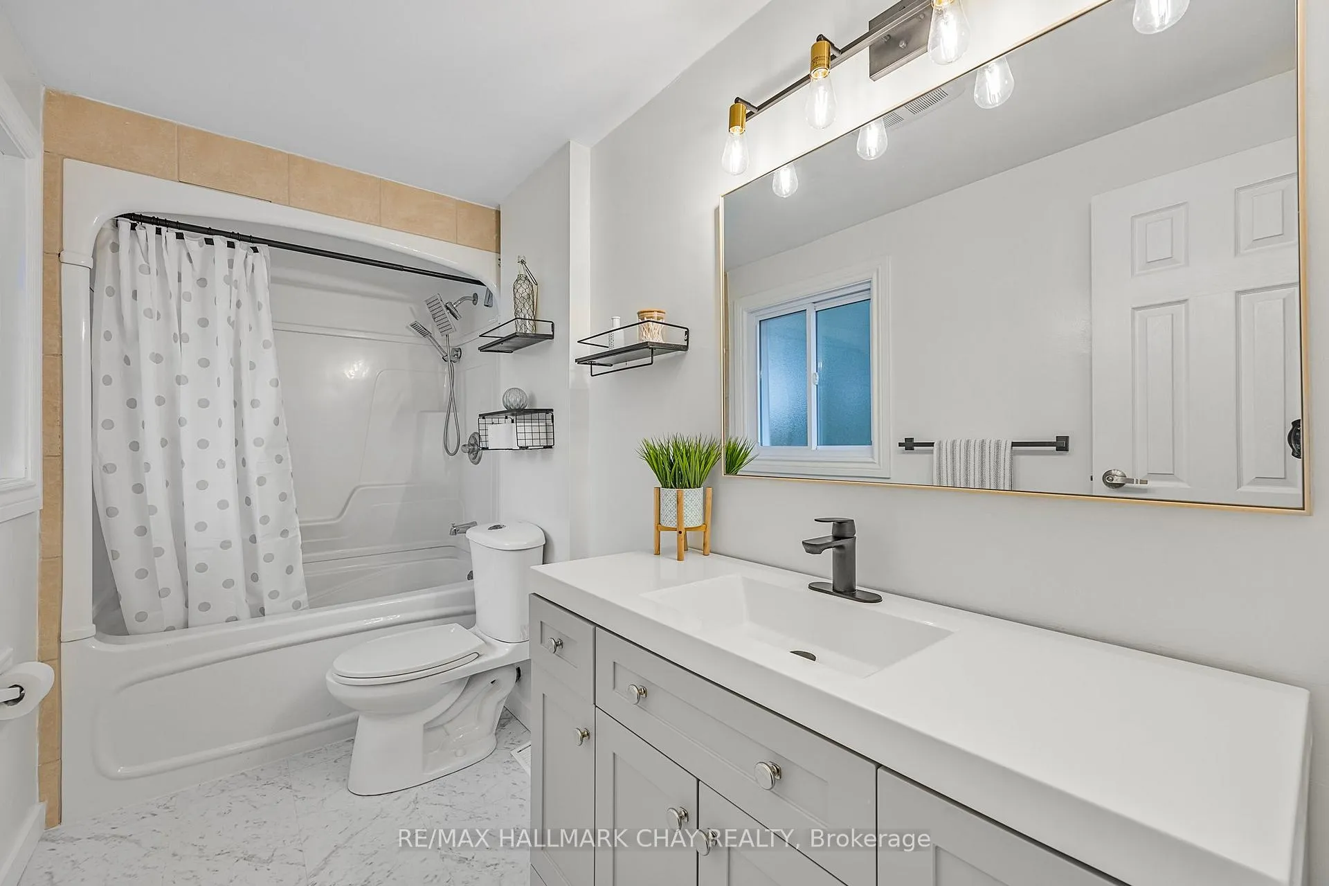 Photo 16 of 46 Farmingdale Crescent, Barrie, Cundles East — HOMEH