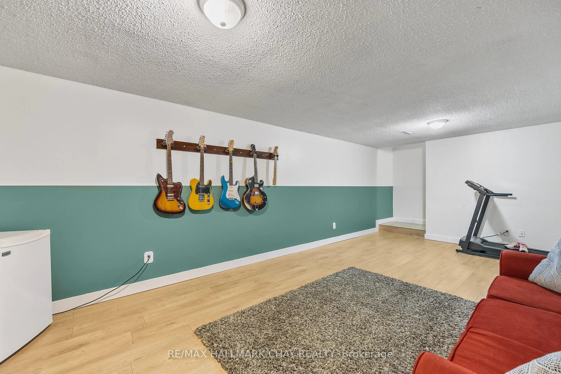 Photo 18 of 46 Farmingdale Crescent, Barrie, Cundles East — HOMEH