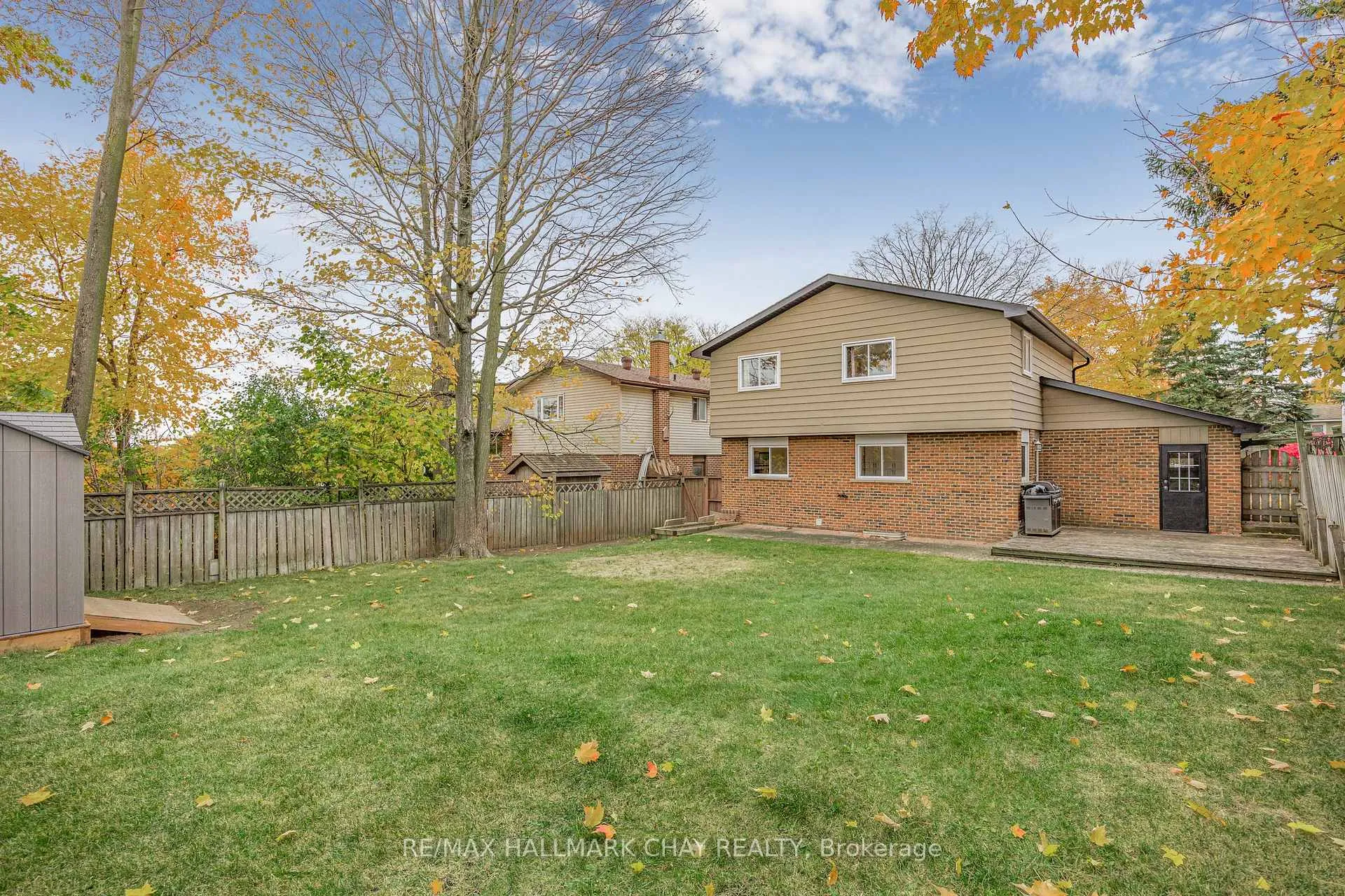 Photo 21 of 46 Farmingdale Crescent, Barrie, Cundles East — HOMEH
