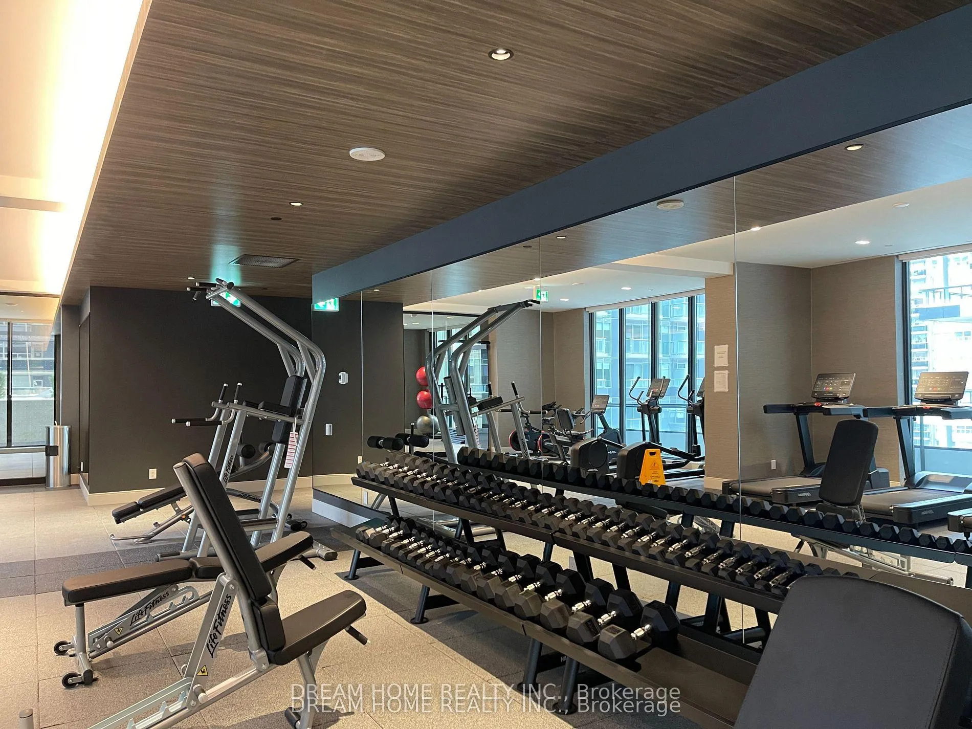 Photo 2 of Unit 2606, 65 Broadway Avenue, Toronto, Mount Pleasant West — HOMEH