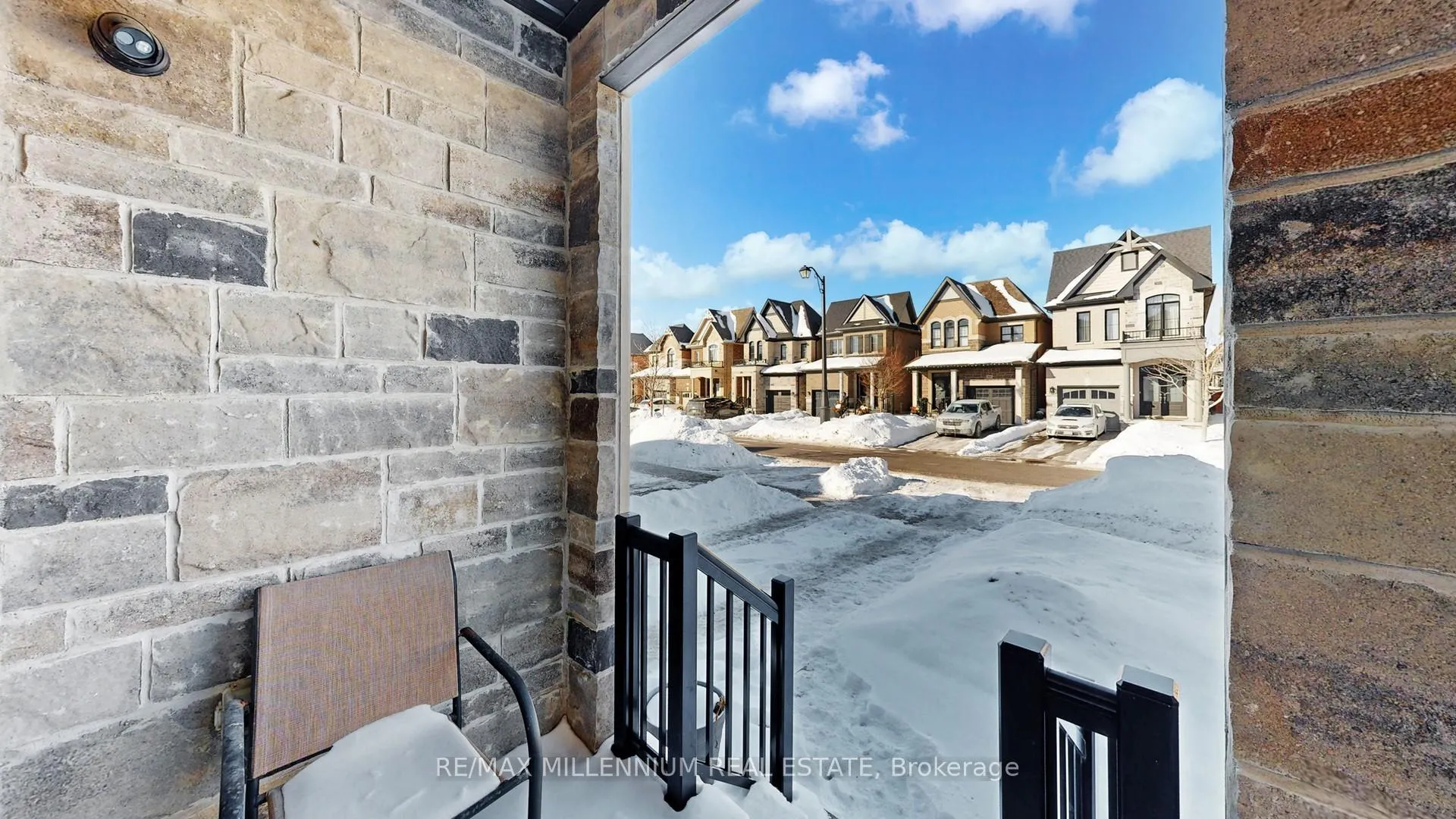 Photo 3 of 53 Zenith Avenue, Vaughan, Kleinburg — HOMEH