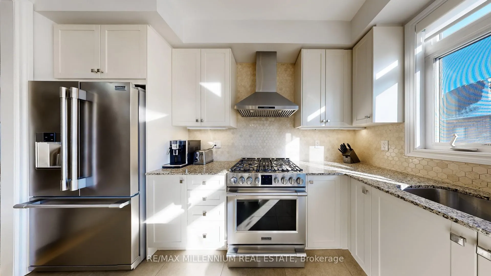 Photo 10 of 53 Zenith Avenue, Vaughan, Kleinburg — HOMEH