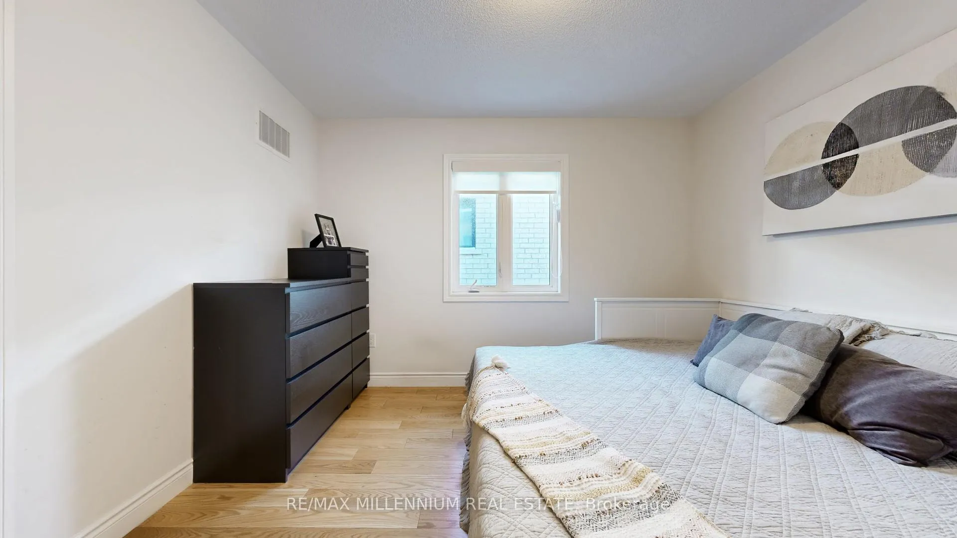 Photo 32 of 53 Zenith Avenue, Vaughan, Kleinburg — HOMEH