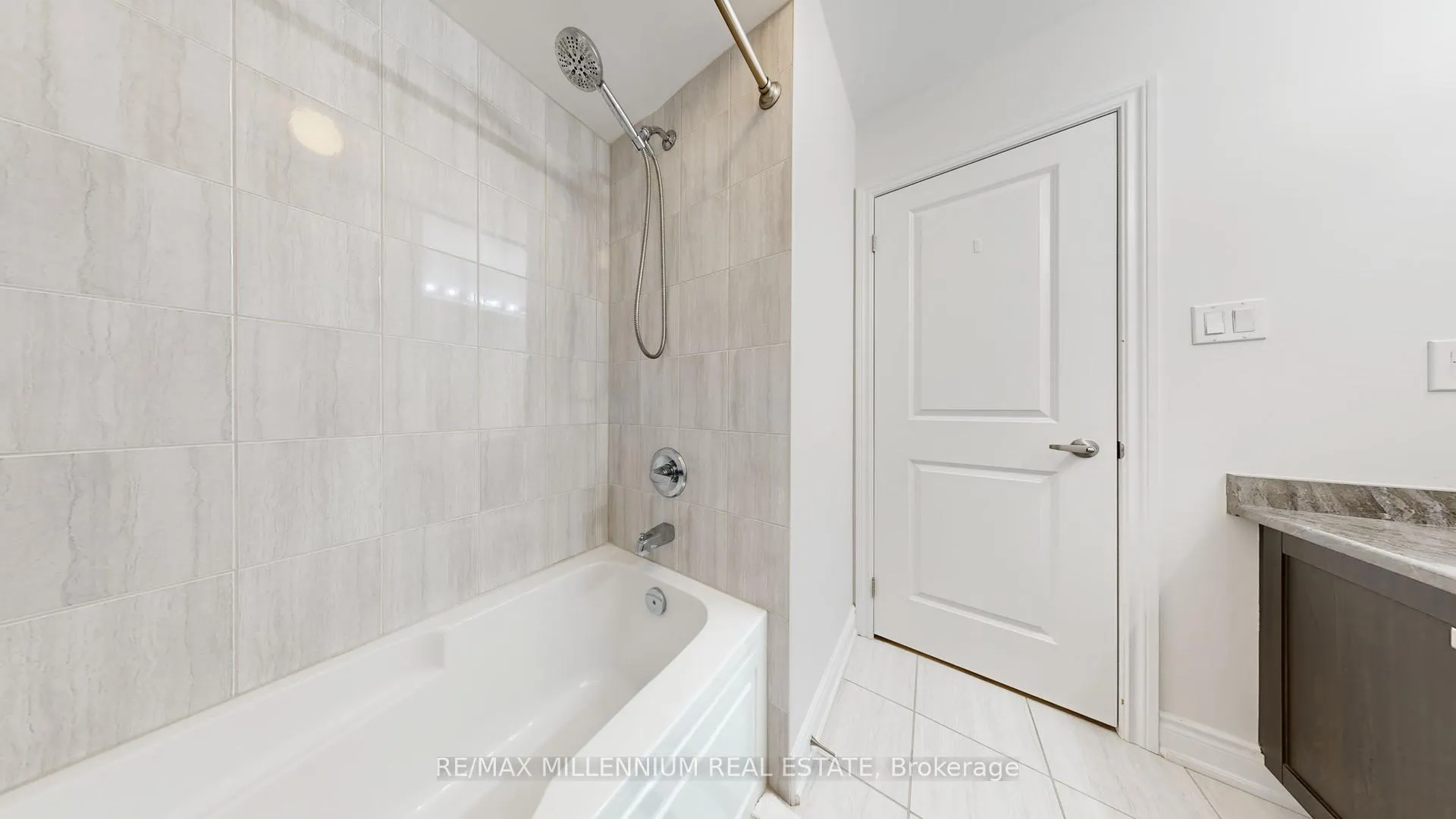 Photo 34 of 53 Zenith Avenue, Vaughan, Kleinburg — HOMEH